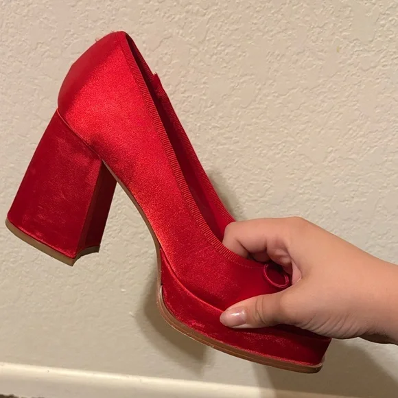 Elegant Red Women's Shoes - Picture 5 of 9